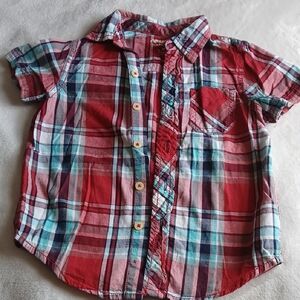 Arizona Jean Company Red and Blue Plaid Short-Sleeve Button-Down